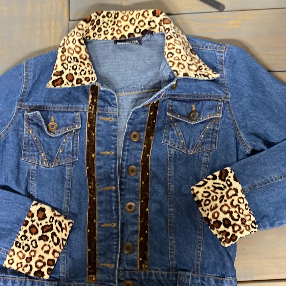 New direction Jean jacket. (99/7)